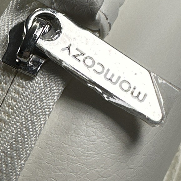 Momcozy Mobile Flow  Hands-Free Breast Pump - Open Box - Picture 5 of 16